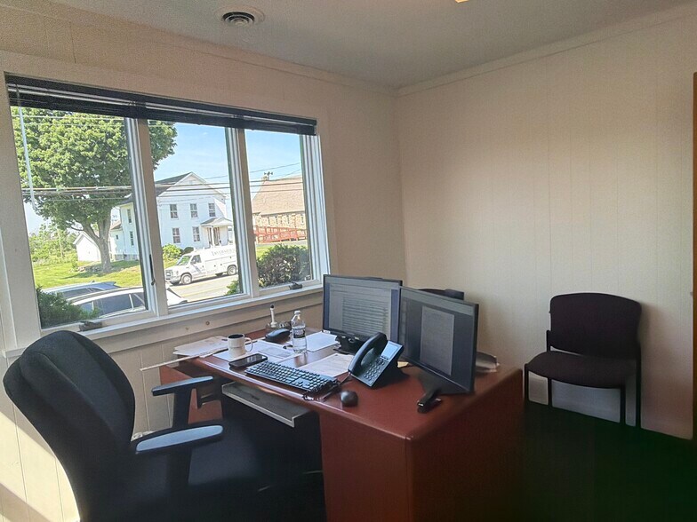 More Photos Of 610 Hamlin Hwy, Lake Ariel Office For Sale