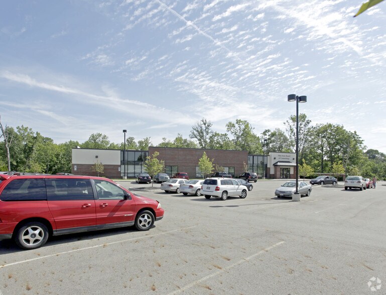 More Photos Of 1929 Gateway Cir, Grove City Office For Sale