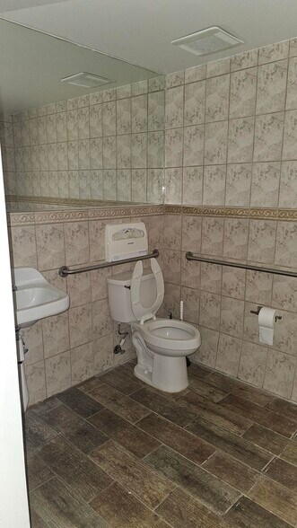 More Photos Of 23700 S. Western Ave, Harbor City Unknown For Lease