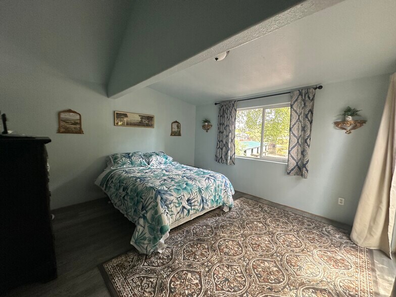 More Photos Of 703 Park Ave, Lakeside Specialty For Sale