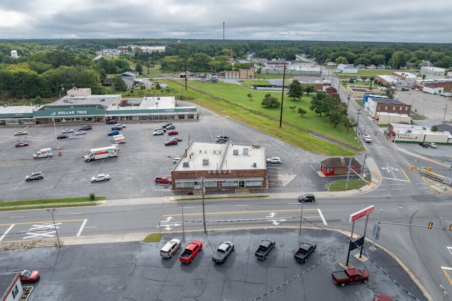 More Photos Of 506 N Main St, Emporia General Retail For Sale