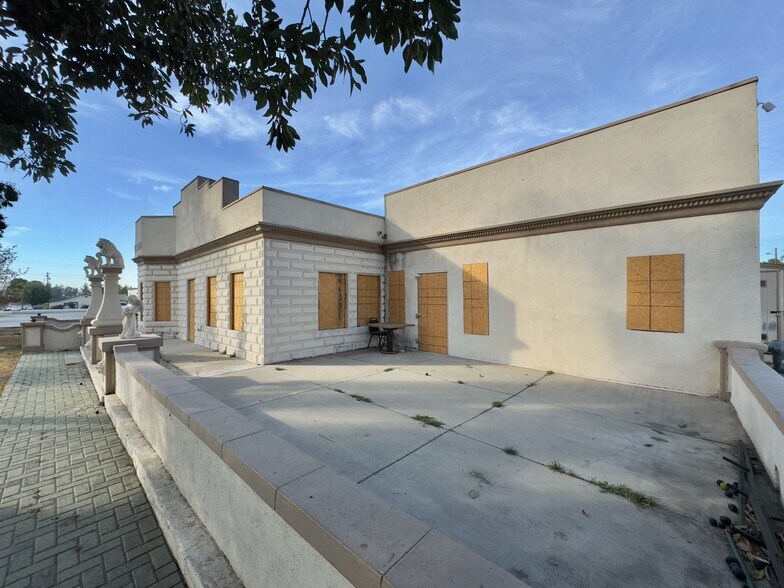 More Photos Of 13526 Central Ave, Chino Restaurant For Sale