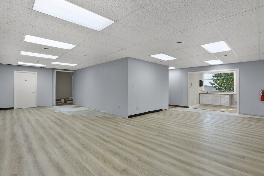 More Photos Of 10000 Watson Rd, Crestwood Medical For Lease