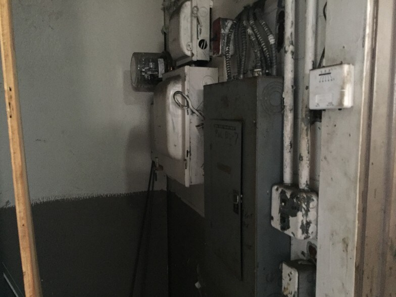 More Photos Of 445 E Main St, Patchogue Service Station For Sale