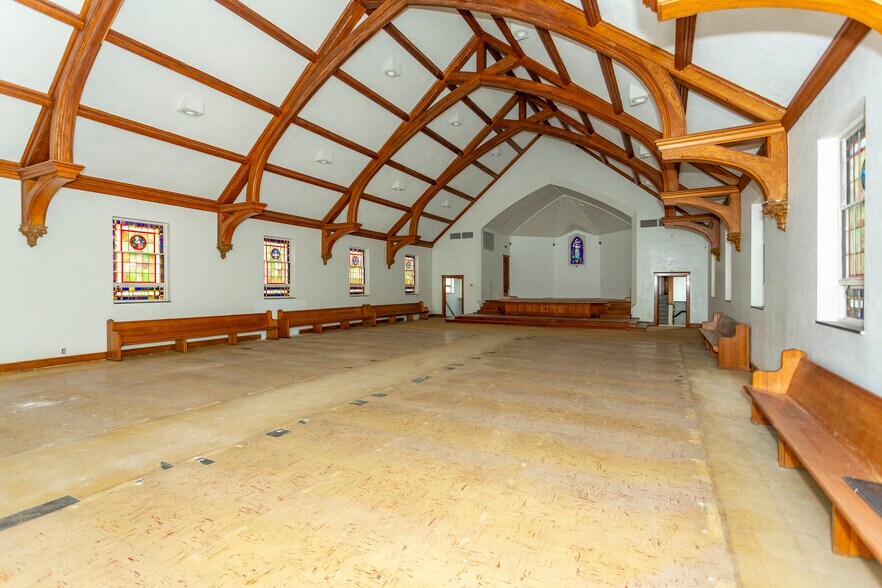 More Photos Of 2001 Avenue Z, Birmingham Religious Facility For Sale