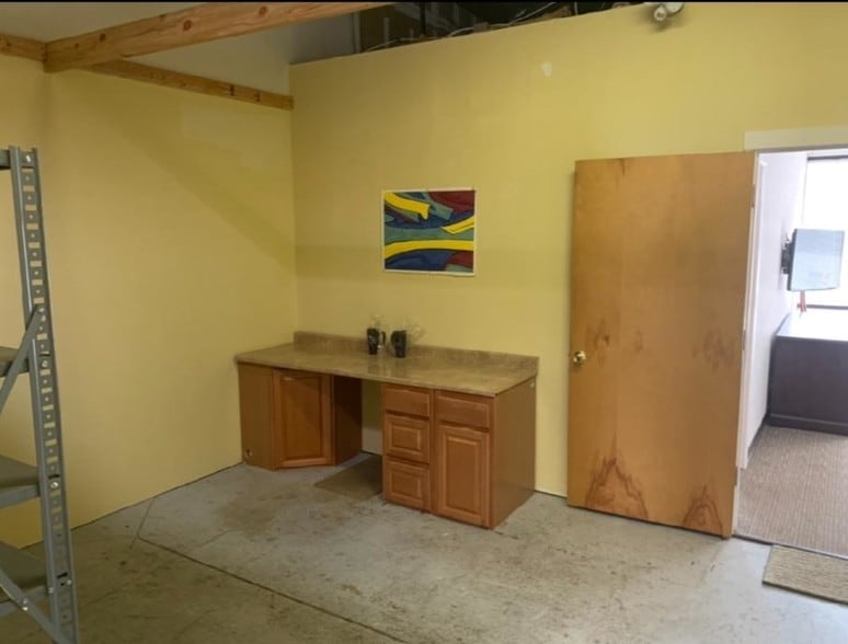 More Photos Of 936 Detroit Ave, Concord Flex For Lease