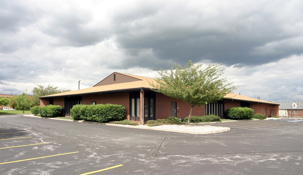 More Photos Of 6925 Parkdale Pl, Indianapolis Medical For Sale