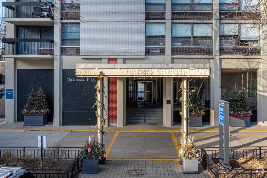 More Photos Of 1360 N Sandburg Ter, Chicago Apartments For Lease
