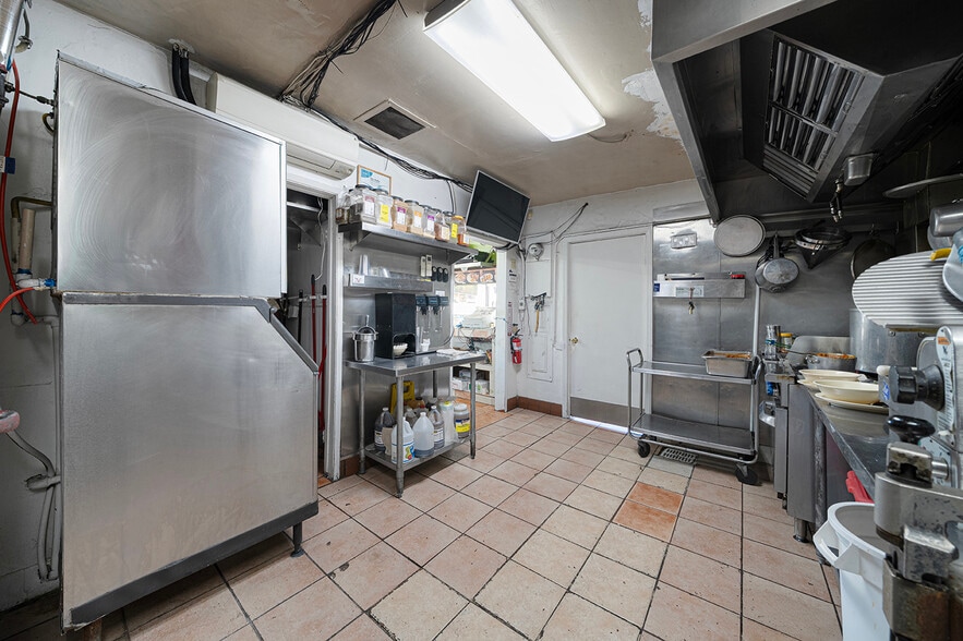 More Photos Of 201 W Whittier Blvd, Montebello Freestanding For Sale