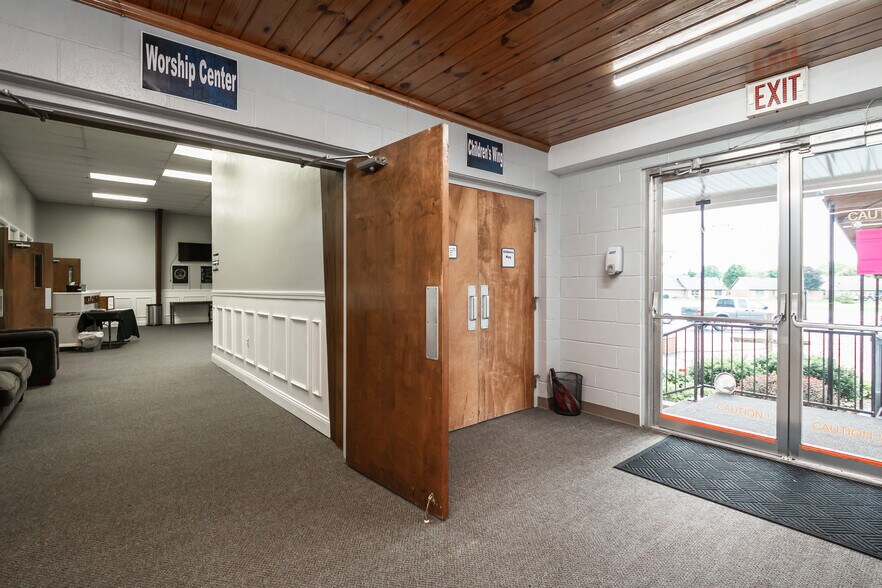 More Photos Of 733 Country Club Dr, Xenia Religious Facility For Sale