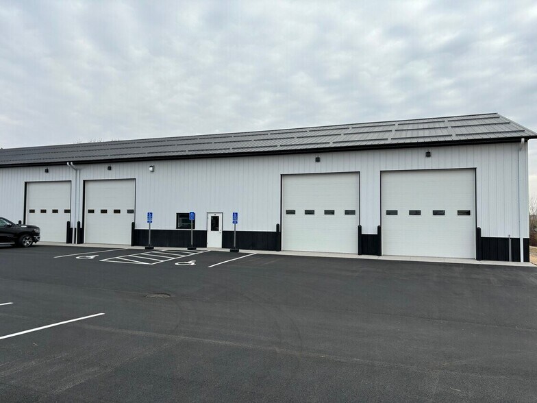 More Photos Of 6215 34th Ave NW, Rochester Industrial For Lease