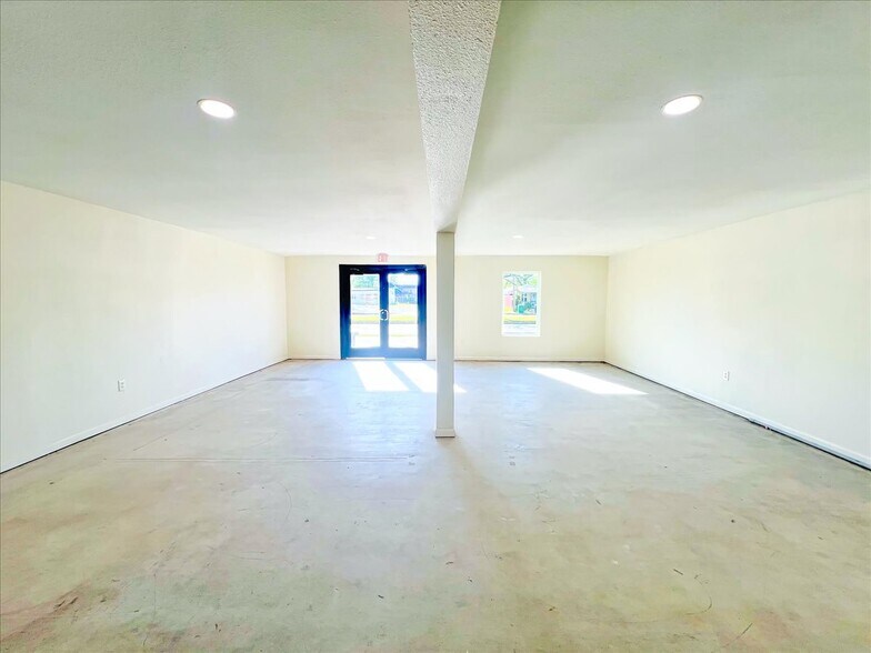 More Photos Of 7704 Irvington Blvd, Houston General Retail For Lease