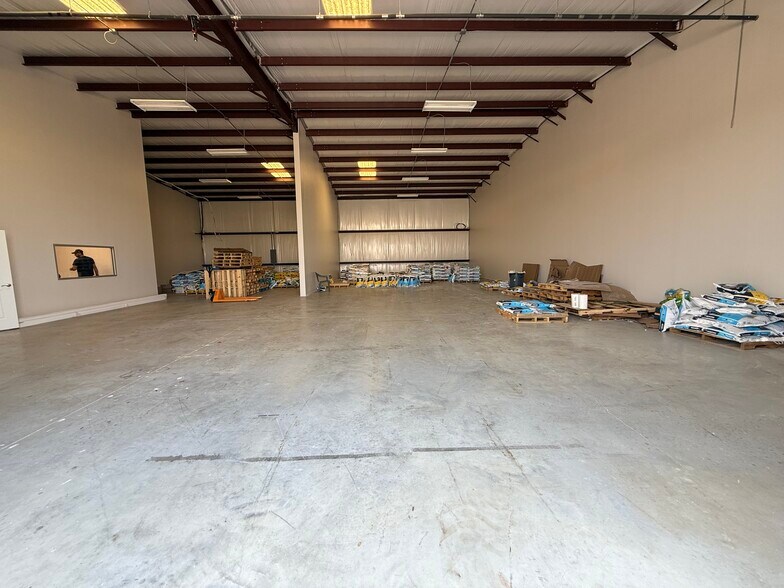 More Photos Of 21627 Rhodes Rd, Spring Warehouse For Lease