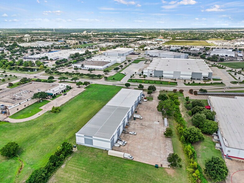 More Photos Of 2140 N Redbud Blvd, McKinney Warehouse For Lease