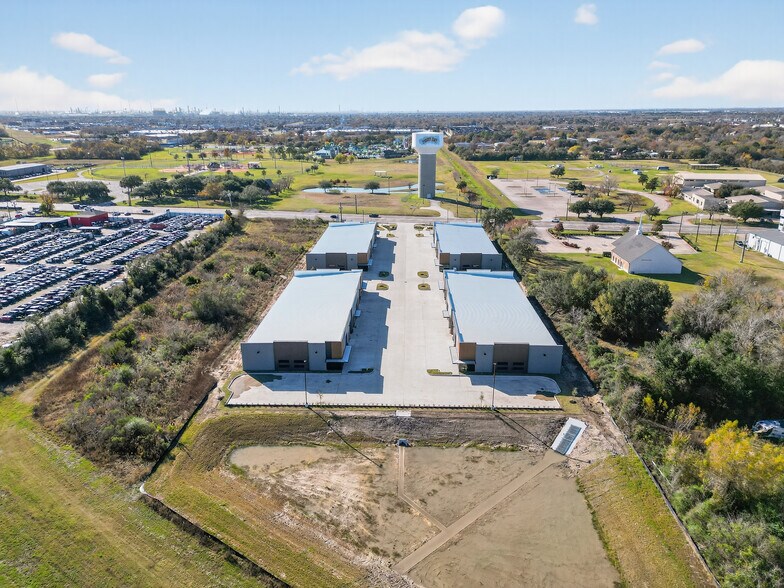 More Photos Of 5279 N Main St, Baytown Unknown For Lease