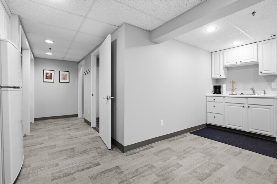 More Photos Of 360 Plaza Dr, Columbus Medical For Sale