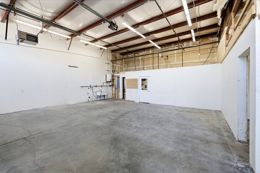More Photos Of 449-477 Denver Ave, Loveland Light Distribution For Lease