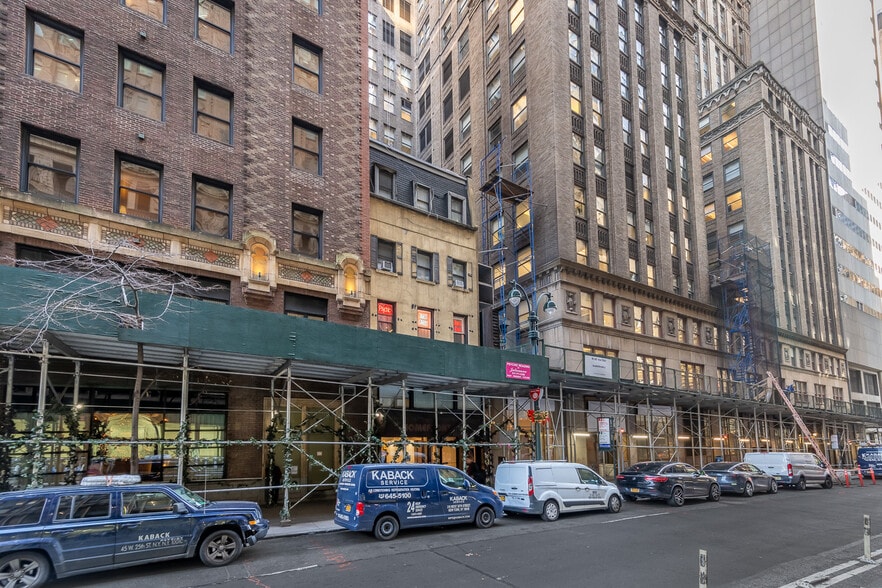 More Photos Of 41 E 41st St, New York Apartments For Sale