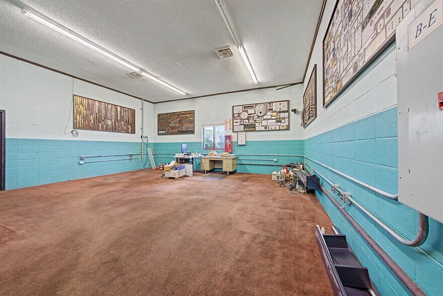 More Photos Of 16771 S 15th St, Galesville Warehouse For Sale