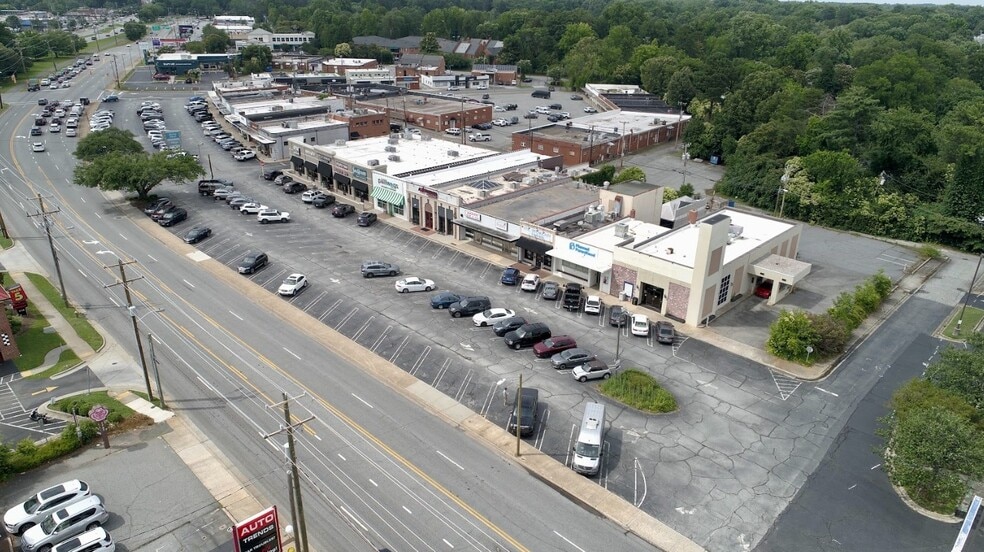 More Photos Of 1702 Battleground Ave, Greensboro Bank For Lease