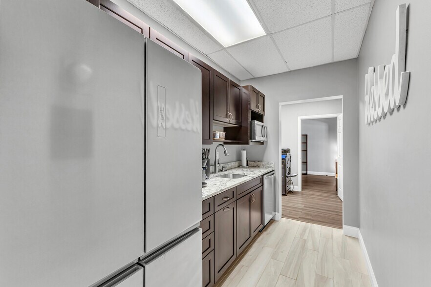 More Photos Of 24700 Center Ridge Rd, Westlake Medical For Lease