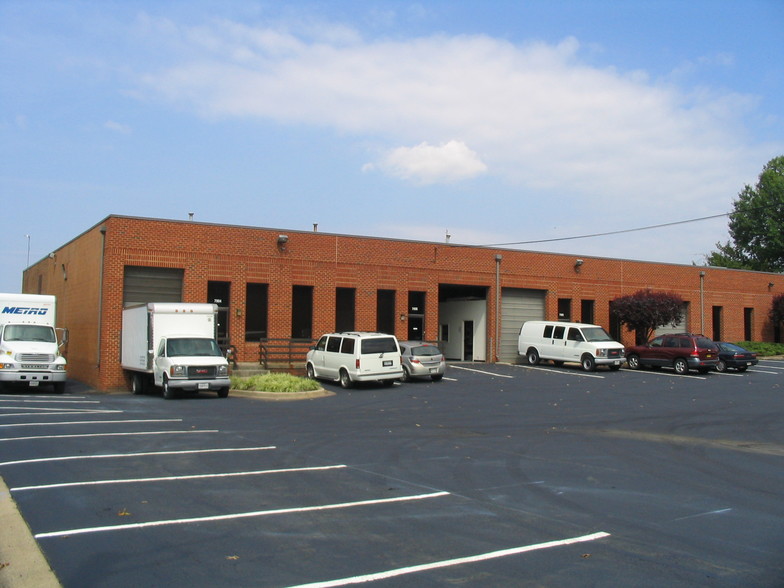 Primary Photo Of 7904-7914 Queenair Dr, Gaithersburg Industrial For Lease