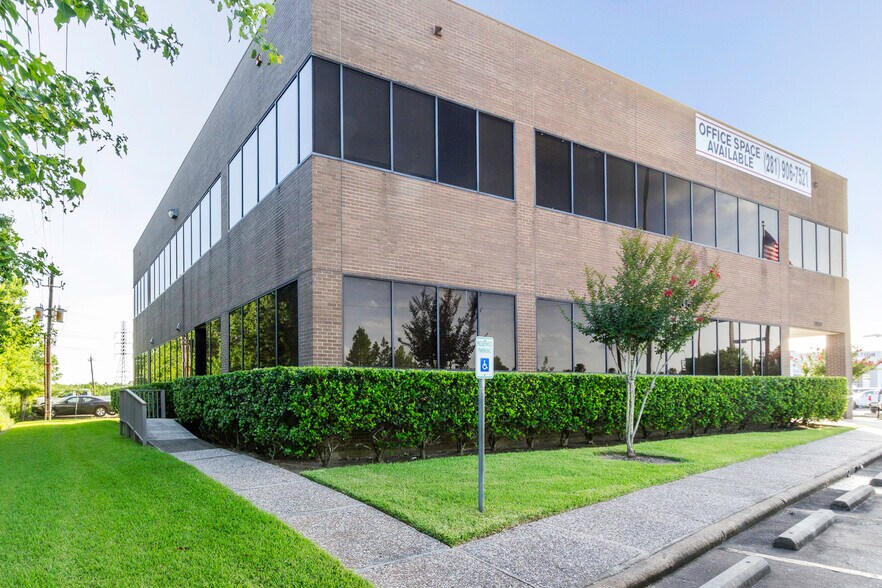 More Photos Of 13850 Gulf Fwy, Houston Office For Lease