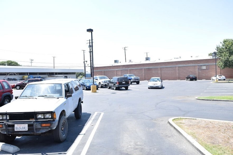 More Photos Of 180 N Redington St, Hanford Bank For Lease