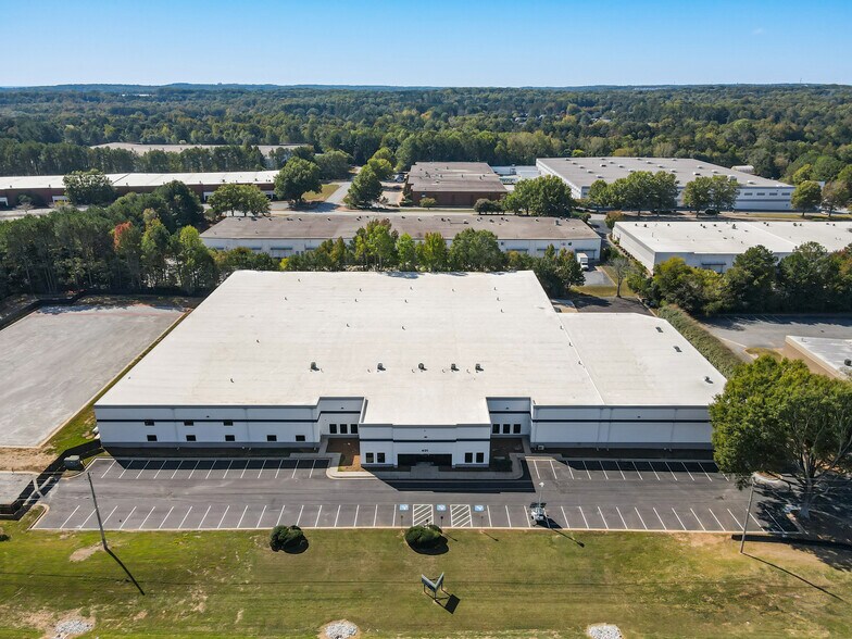 More Photos Of 401 Thornton Rd, Lithia Springs Distribution For Lease