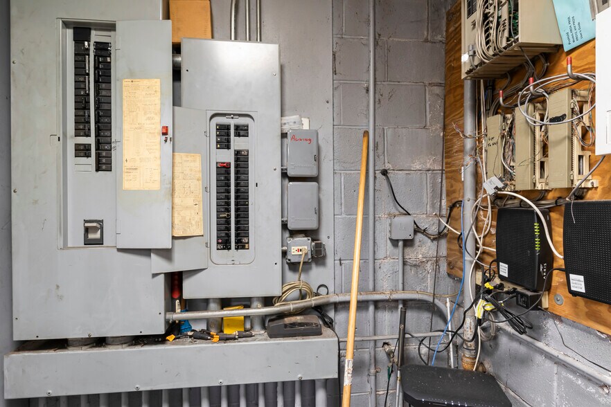 More Photos Of 332 E 159th St, Harvey Auto Repair For Sale