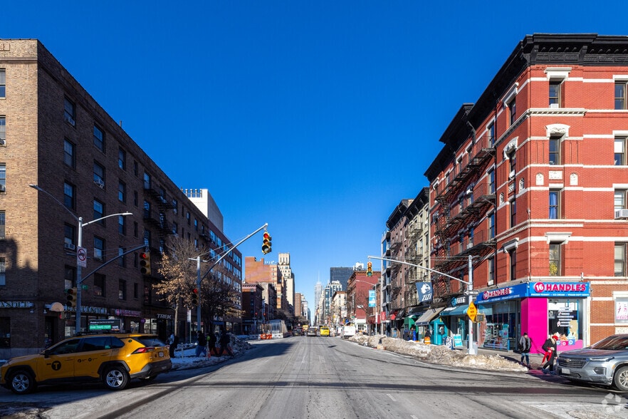 More Photos Of 180 8th Ave, New York Apartments For Lease