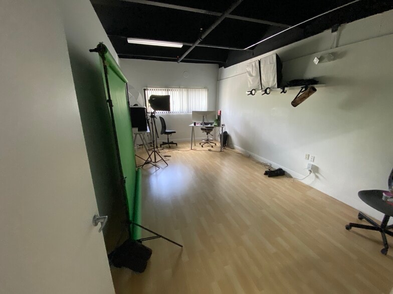 More Photos Of 2051 NW 112th Ave, Doral Showroom For Sale