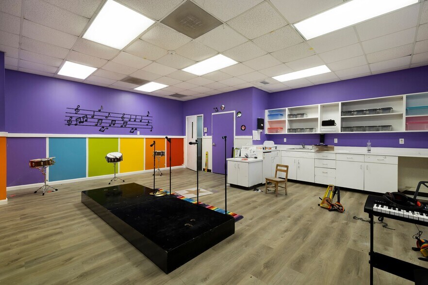 More Photos Of 204 Tibet Ave, Savannah Daycare Center For Sale