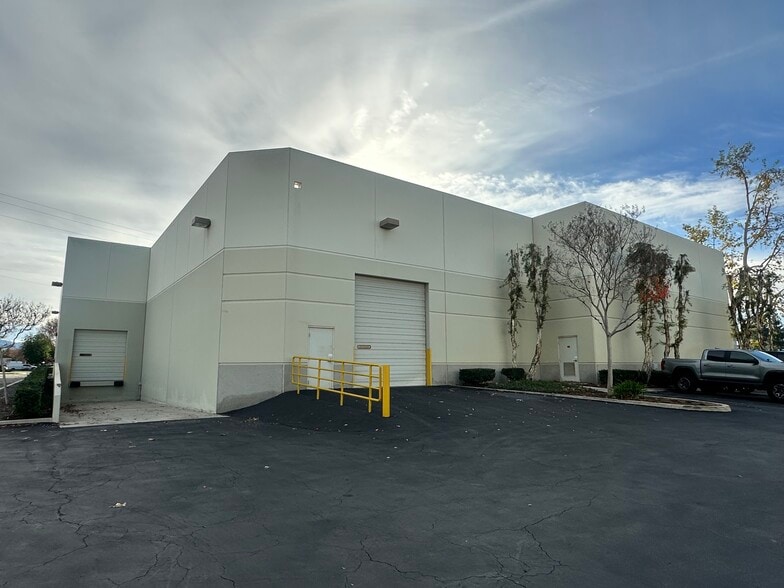 More Photos Of 26038 Business Center Dr, Loma Linda Warehouse For Lease
