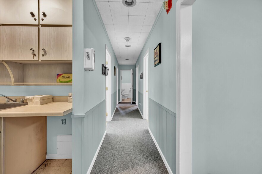 More Photos Of 172 Mount Pleasant Rd, Newtown Medical For Lease