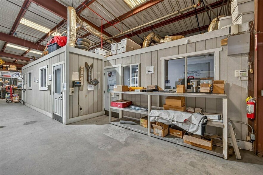 More Photos Of 149 Ashland ave, Lindsay Industrial For Sale