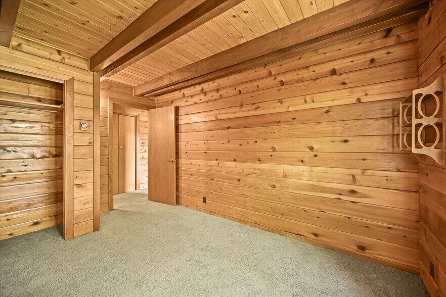 More Photos Of 1335 S Kio St, Watkins Veterinarian Kennel For Sale