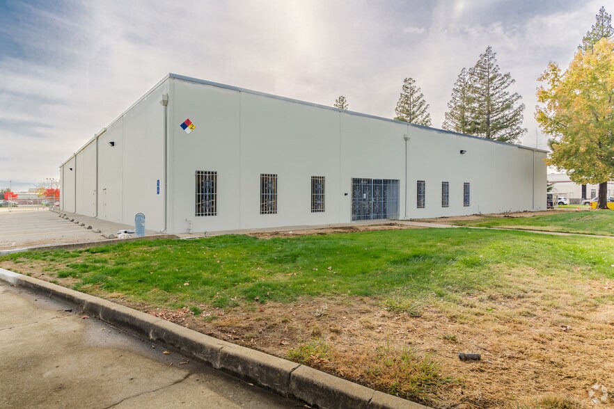 More Photos Of 8860 Fruitridge Rd, Sacramento Warehouse For Sale