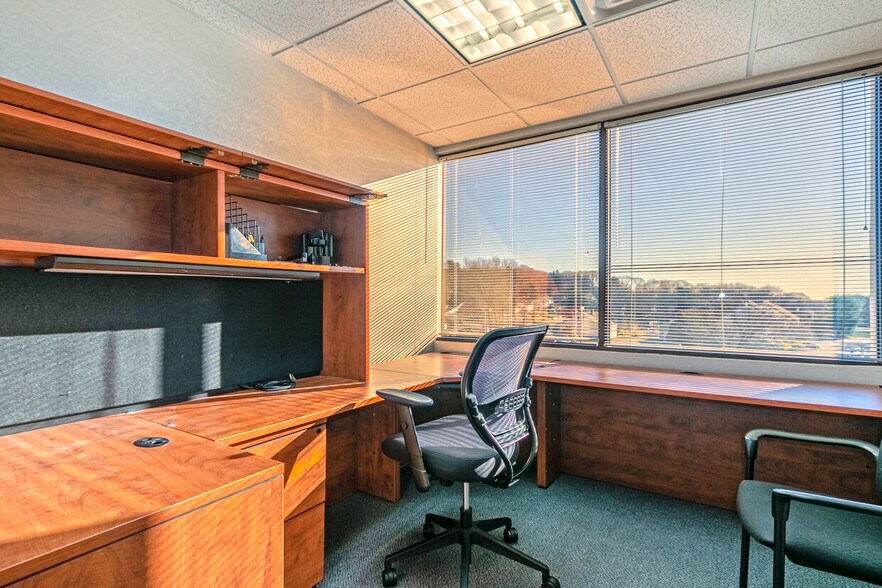 More Photos Of 400 Bayonet St, New London Medical For Lease