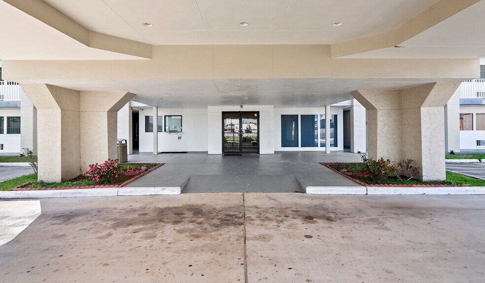 More Photos Of 15725 Bammel Village Dr, Houston Hotel For Sale