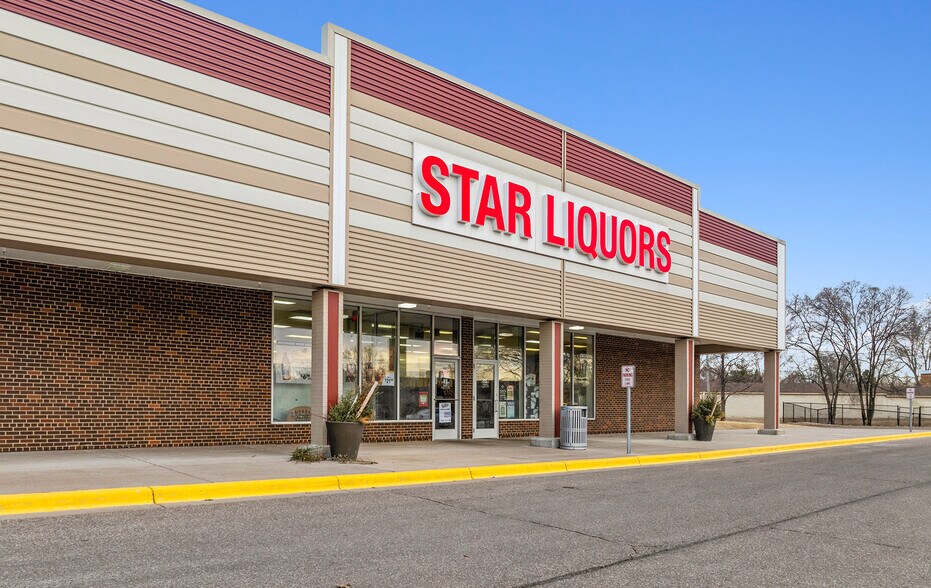 More Photos Of 10855 University Ave NE, Blaine Unknown For Lease