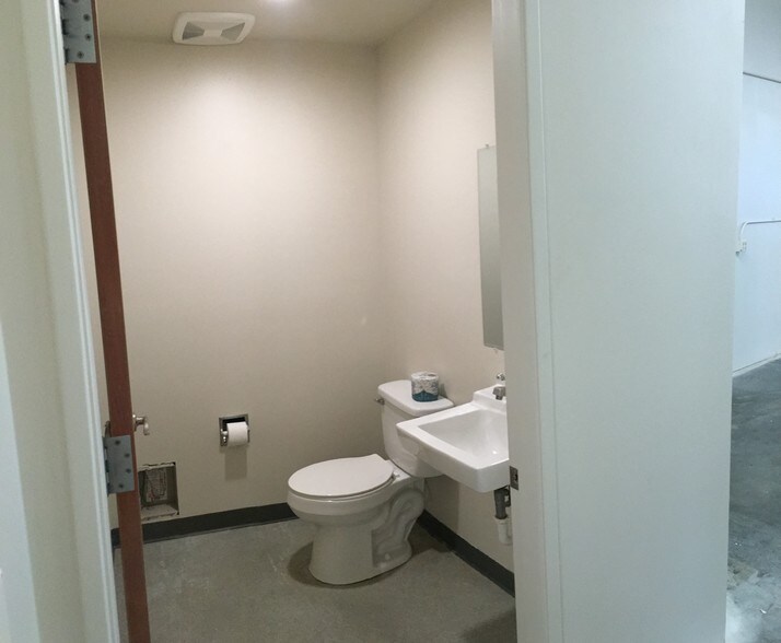 More Photos Of 3101 111th St SW, Everett Manufacturing For Lease