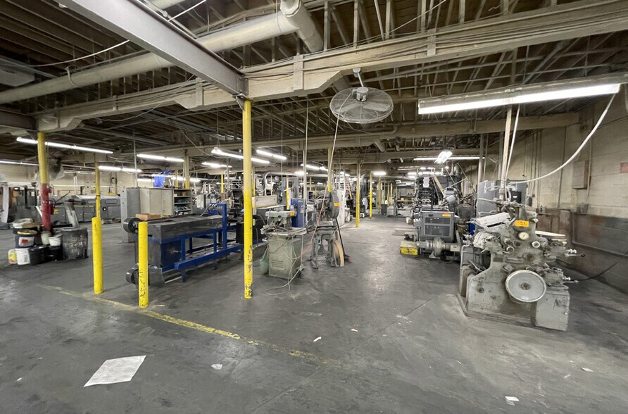 More Photos Of 1225 E West Maple Rd, Walled Lake Manufacturing For Sale