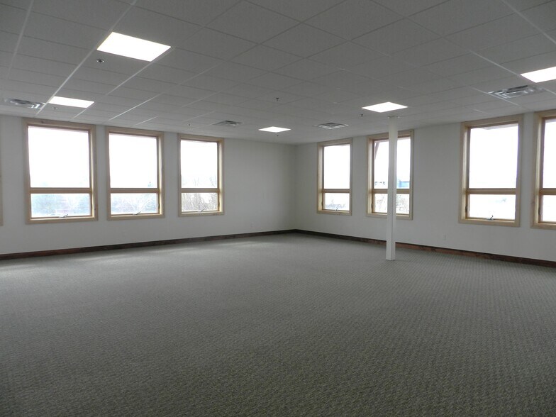 More Photos Of 1404 Hawk Pky, Montrose Medical For Lease