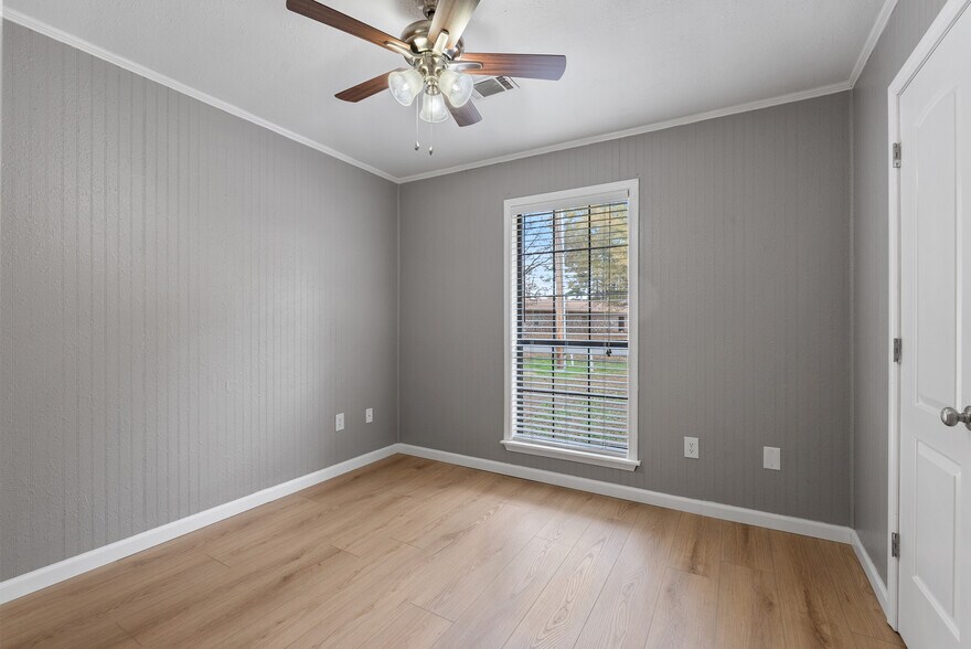 More Photos Of 16 Linder Rd, Greenbrier Apartments For Sale