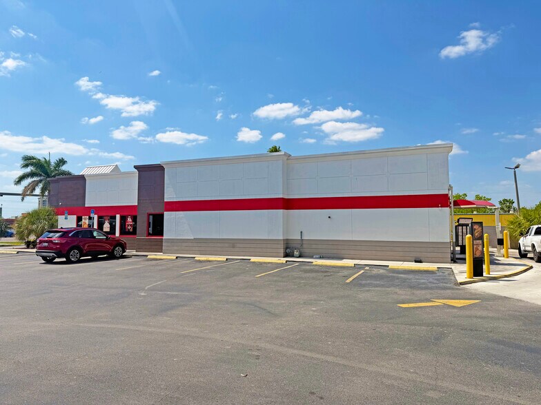 More Photos Of 13050 N Cleveland Ave, North Fort Myers Fast Food For Lease