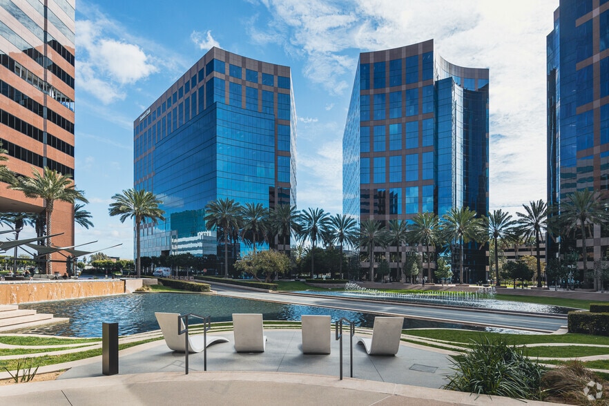 More Photos Of 2040 Main St, Irvine Unknown For Lease