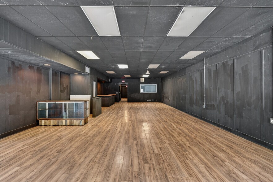 More Photos Of 142 & 144 US-98 Miracle Strip Pky, Fort Walton Beach Storefront For Sale