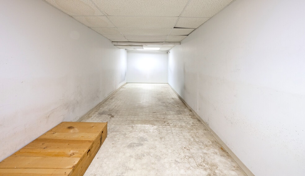 More Photos Of 1989 N Opdyke Rd, Auburn Hills Freestanding For Sale