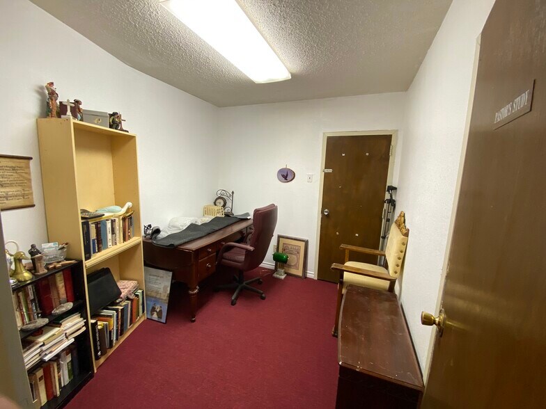 More Photos Of 1717 Idalou Rd, Lubbock Specialty For Sale